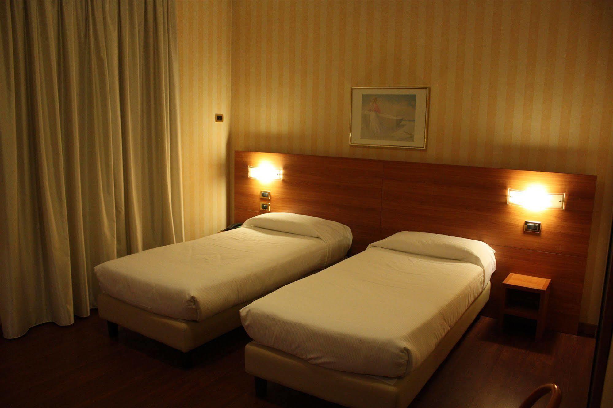 Hotel 2C Legnano Ngoại thất bức ảnh